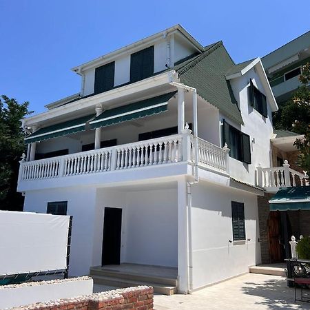 Vila Rexhepaj Vlorë エクステリア 写真