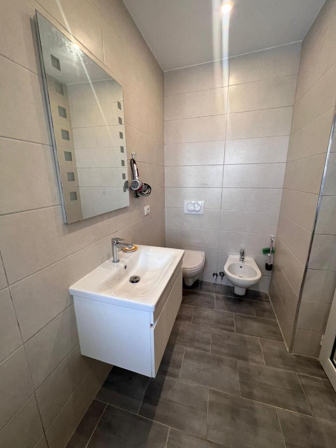 Vila Rexhepaj Vlorë エクステリア 写真